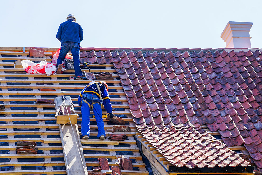 repair of the roof of a historic wooden house and replacement of clay tiles